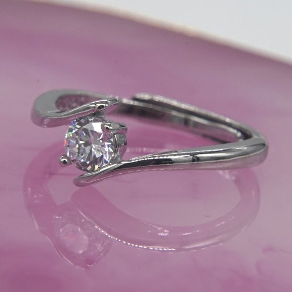 Silver ring with cubic zirconia. OS - Picture 4 of 4